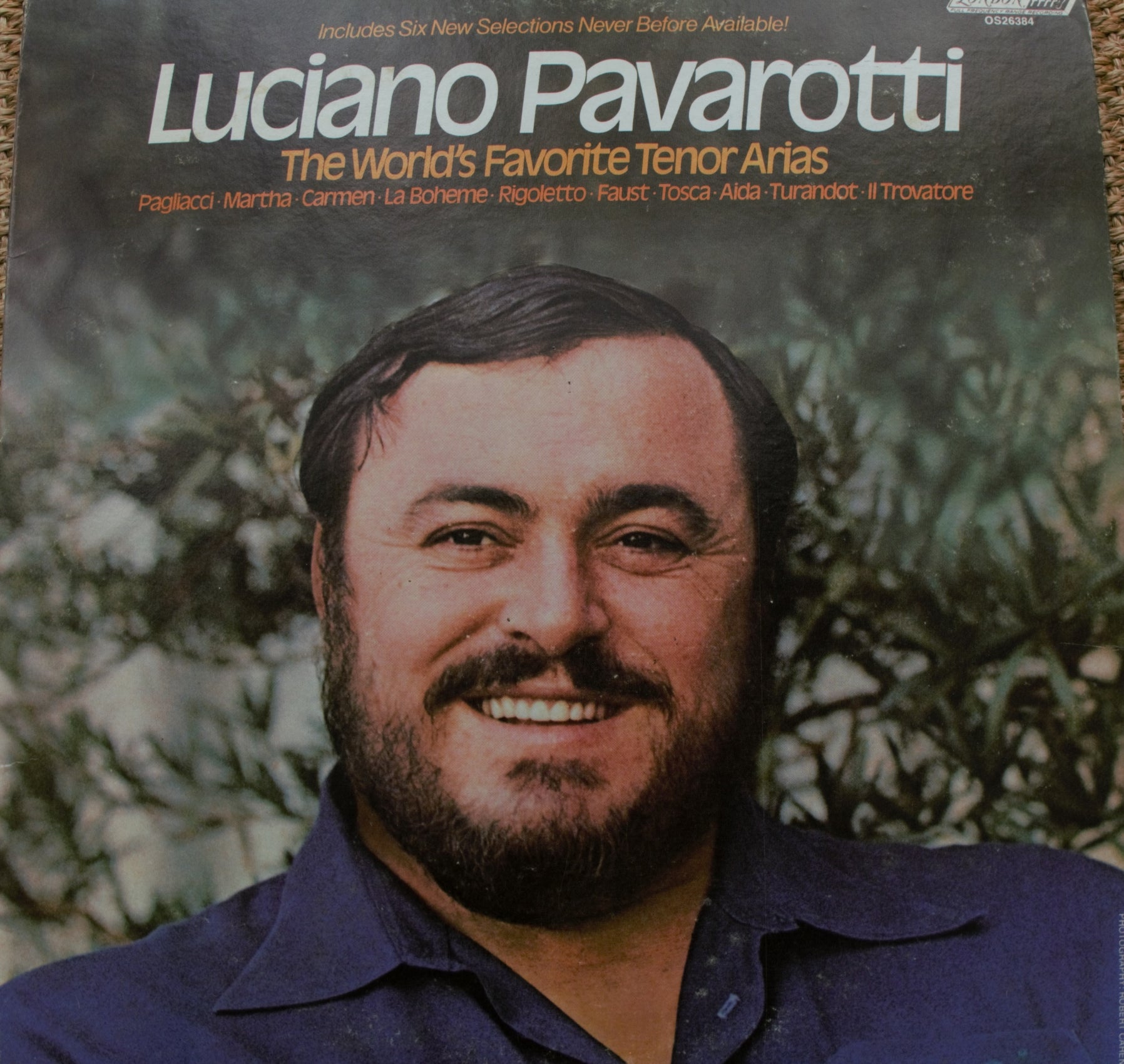 LON007: Luciano Pavarotti - The World's Favorite Tenor Arias